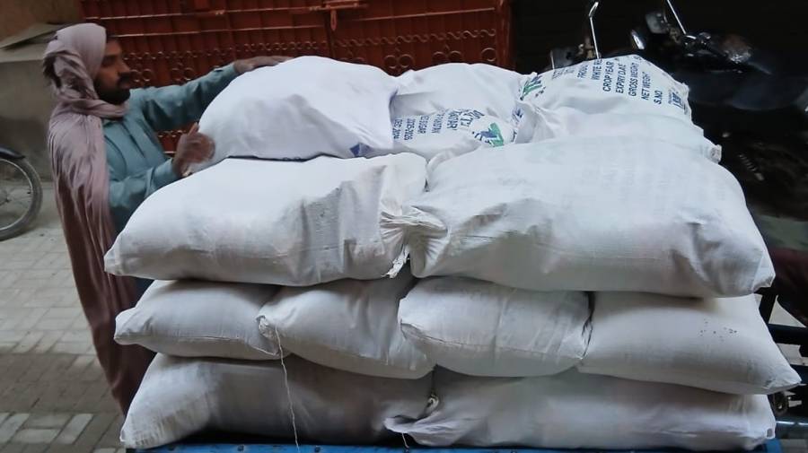 امداد براہِ راست مستحق خاندانوں تک پہنچانے کی کاوش، کارگو کریو کی جانب سے کراچی میں 110 خاندانوں میں رمضان افطار راشن بیگز کی تقسیم