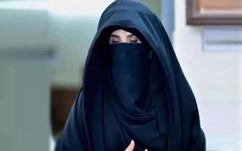 اڈیالہ جیل میں بانی پی ٹی آئی کی اہلیہ بشریٰ بی بی سے فیملی کی ملاقات کرا دی گئی