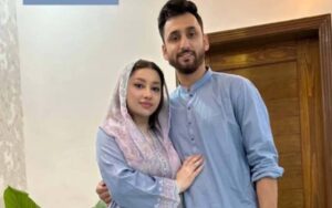 پاکستانی شائقین، آپ مجھے اور میرے بیٹے کو گالیاں دینے سے ورلڈ کپ نہیں جیت سکتے''، اہلیہ کپتان سلمان آغا