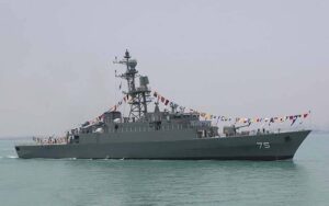 ایرانی بحریہ کا جنگی جہاز سمندر میں تباہ، 80 افراد ہلاک، 32 اہلکاروں کو بچا لیا گیا