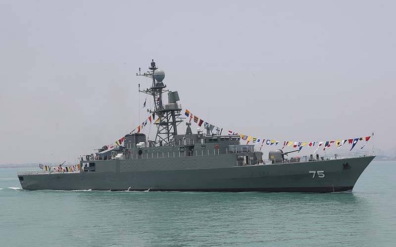 ایرانی بحریہ کا جنگی جہاز سمندر میں تباہ، 80 افراد ہلاک، 32 اہلکاروں کو بچا لیا گیا