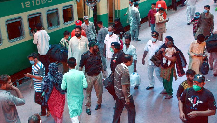 ڈیزل مہنگاہونے پر ریلوے نے بھی کرائے بڑھا دیئے