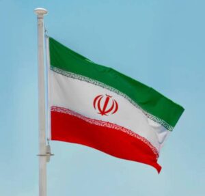 ایرانی صدر کے پڑوسی ممالک پر حملے روکنے کے اعلان کے باوجود بحرین، قطر اور متحدہ عرب امارات میں زور دار دھماکوں کی آوازیں