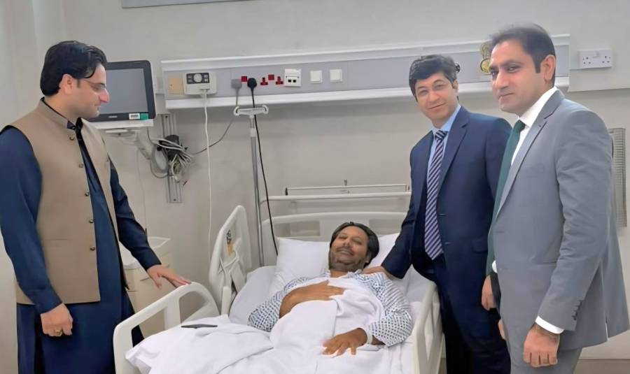 دبئی میں گرنے والے میزائلوں کے ملبہ گرنے سے زخمی ہونے والے پاکستانی شہریوں کی قونصل جنرل حسین محمد کی عیادت