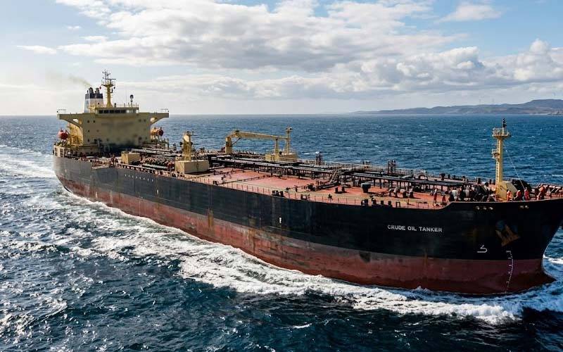 پاکستان میں پیٹرول کی قلت کا خدشہ کم ہونا شروع، تیل بردار جہاز بندرگاہوں پر پہنچنا شروع