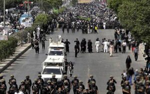 لاہور میں یوم علی کا مرکزی جلوس مبارک حویلی سے برآمد ہوکر اپنے روایتی راستوں پر رواں دواں