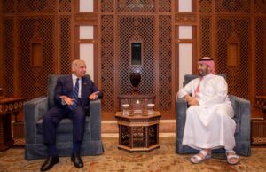 پاکستان ہمیشہ مملکت سعودی عرب کے ساتھ مضبوطی سے کھڑا رہے گا اور خطے میں امن کے مشترکہ مقصد کے حصول کے لیے ہر ممکن کوشش جاری رکھے گا" وزیراعظم نے سعودی ولی عہد کو یقین دہانی کرادی