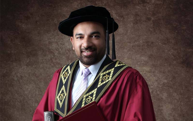 سینئر صحافی عاصم صدیق نے جامعہ ٹیکنالوجی ملائیشیا سے سافٹ ویئر انجینئرنگ میں ڈاکٹریٹ کی ڈگری حاصل کر لی