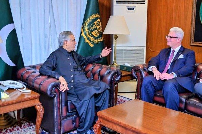 وزیر خارجہ اسحاق ڈار سے قائم مقام امریکی ناظم الامور کی ملاقات، خطے کی موجودہ صورتحال پر تبادلہ خیال