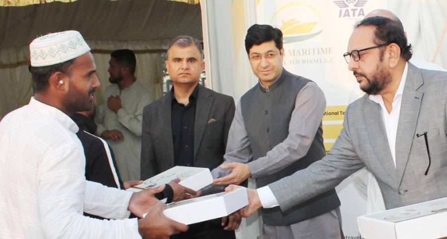 پاکستان قونصلیٹ دبئی کے قونصل جنرل اور سٹاف کا رمضان افطار ٹینٹ کا دورہ، پاکستانی کاروباری ادارے فلاح و بہبود میں اپنا حصہ ڈال رہے ہیں، قونصل جنرل