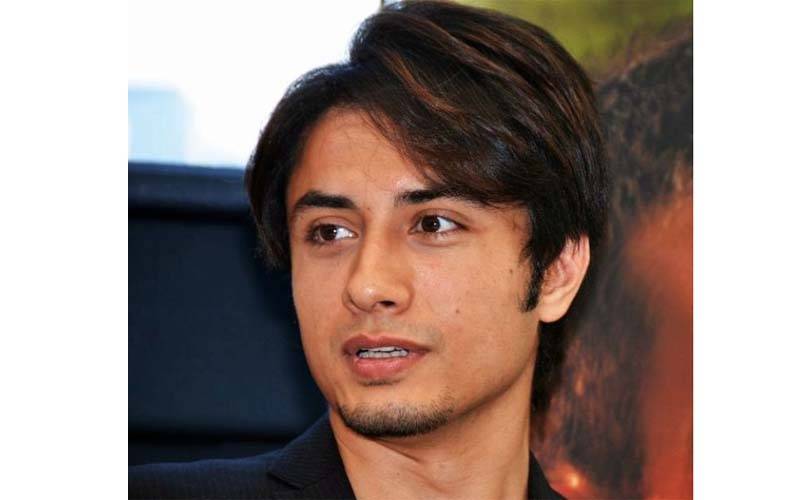 عید پر علی ظفر کا دھوتی لُک، ٹرولرز کے نشانے پر