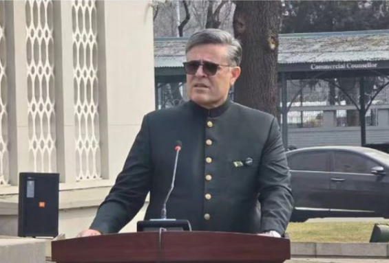 چین میں پاکستانی سفارتخانہ نے بھی یوم پاکستان منایا، پرچم کشائی کی تقریب میں سفارتخانے کے اراکین، تارکین پاکستان کی اہل خانہ سمیت شرکت