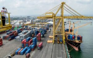 ایل پی جی کا ایک اور کوئلے کے دو بحری جہاز پاکستان کی بندرگاہ پر پہنچ گئے