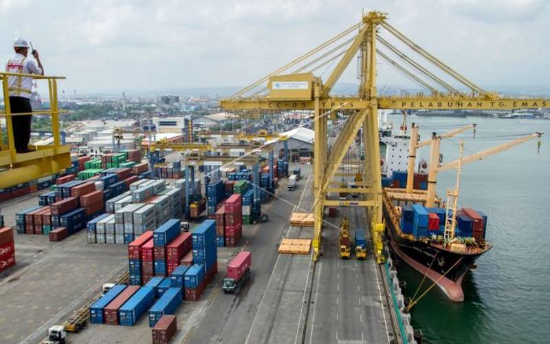 ایل پی جی کا ایک اور کوئلے کے دو بحری جہاز پاکستان کی بندرگاہ پر پہنچ گئے