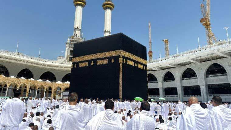 جنگی صورتحال کے باعث پھنسے زائرین کیلئے سعودی عرب کی جانب سے بڑا ریلیف، ویزوں میں توسیع کر دی