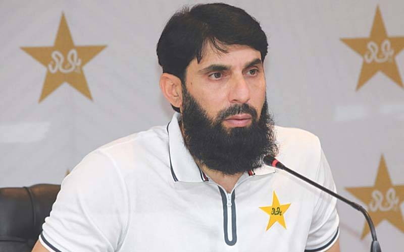 سابق کپتان مصباح الحق نے احمد شہزاد کو ہتک عزت کا نوٹس بھجوادیا