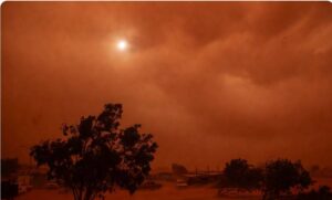 آسٹریلیا میں شدید طوفان، چند ہی منٹوں میں دن کی روشنی ختم، آسمان خون کی طرح سرخ ہو گیا، سوشل میڈیا پر ویڈیو وائرل