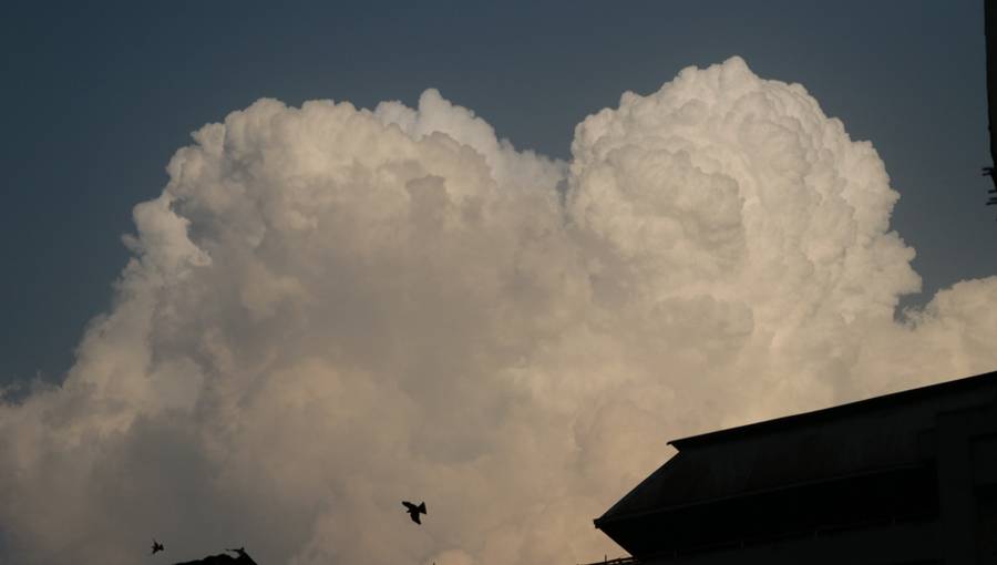 آج سے 4 اپریل تک ملک کے بیشتر حصوں میں آندھی اور گرج چمک کیساتھ بارش کی پیشگوئی