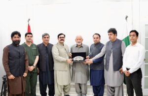 وزیر صحت بلوچستان بخت محمد کاکڑ کا سندس فاؤنڈیشن کا دورہ، مریض بچوں کی عیادت اور تحائف تقسیم کیے