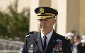 ایران کے خلاف جنگ کے دوران اچانک امریکی فوج کے آرمی چیف کو عہدے سے ہٹا دیا گیا