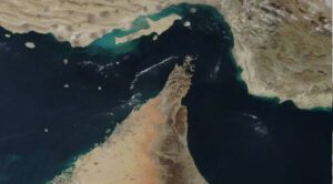 فرانسیسی بحری جہاز نے آبنائے ہرمز کو عبور کر لیا