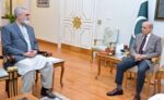 وزیراعظم شہباز شریف سے نگران وزیراعلیٰ گلگت بلتستان جسٹس (ر) یار محمد کی ملاقات