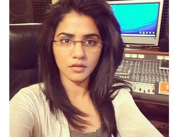 میرے خیال میں شادی وقت کا ضیاع ہے، معروف گلوکارہ قرۃ العین بلوچ